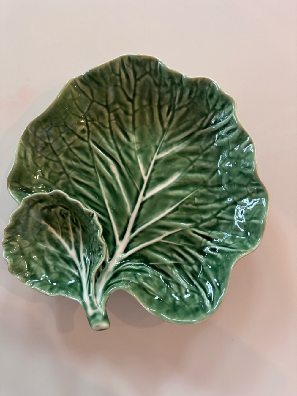 Bordallo Pinheiro Portugal Leaf-Shaped Serving Bowl in Green
